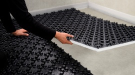 Ogrzewanie podłogowe – płyta systemowa z wypustkami